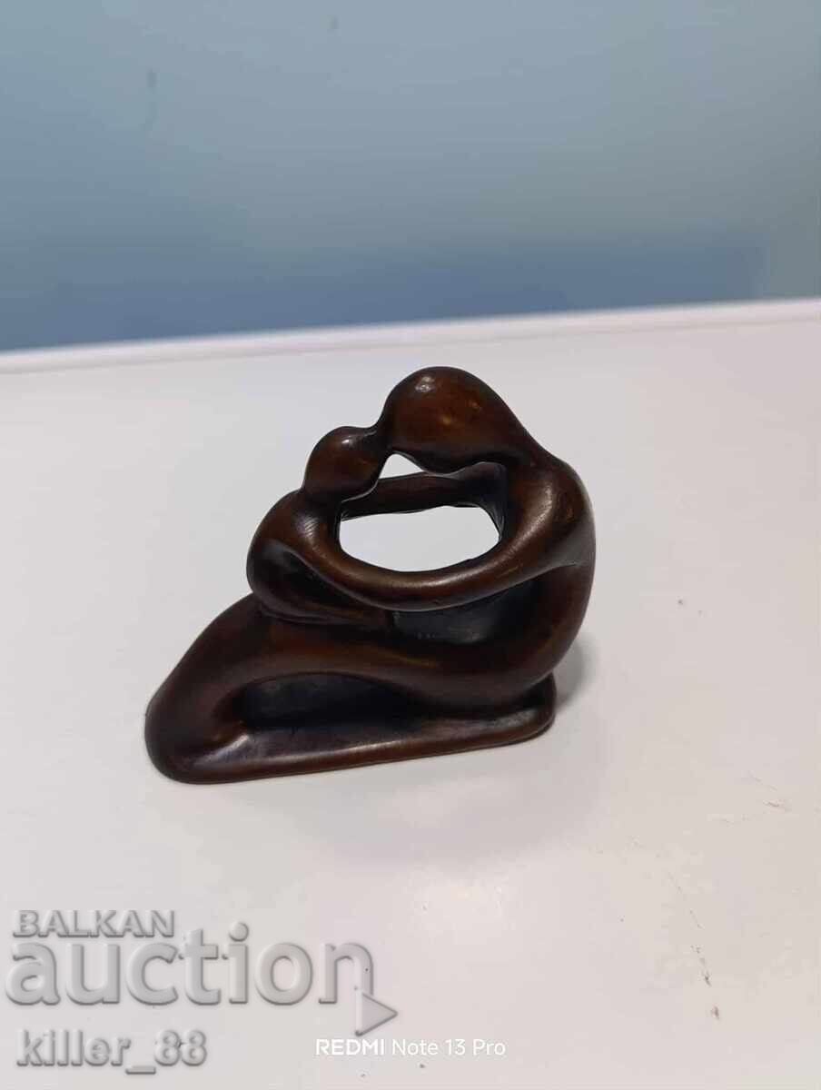 Доставка на Статуетка Майчина  обич