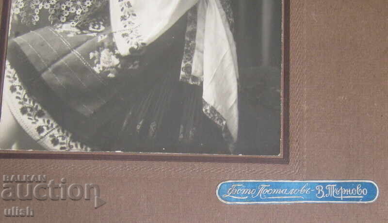 Стара фотография снимка носия Посталов В. Търново с цена € 30.00 | 58.67 лв.