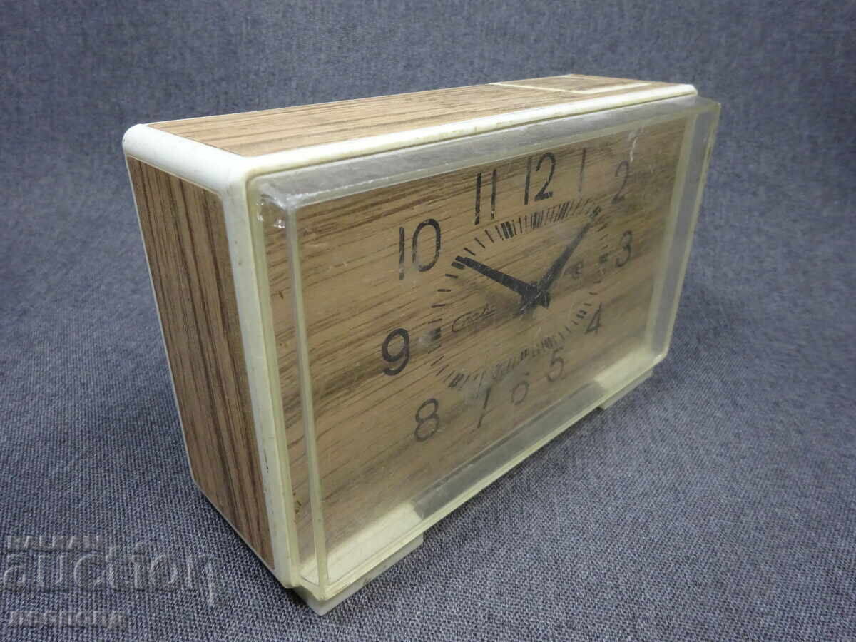 Licitație Ceas deșteptător mecanic retro BZTS STAR SLAVA Licitație Ceas deșteptător mecanic retro BZTS STAR SLAVA