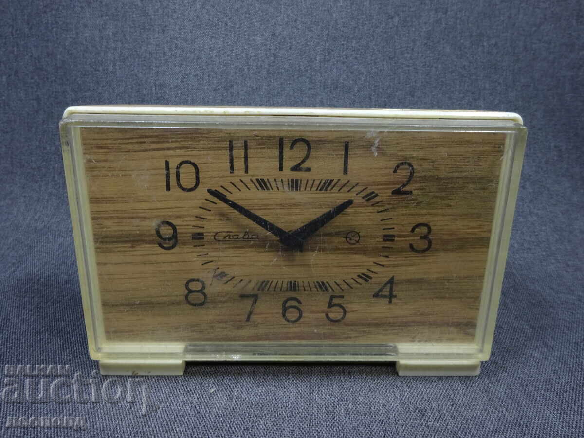 Ceas deșteptător mecanic retro BZTS STAR SLAVA Ceas deșteptător mecanic retro BZTS STAR SLAVA