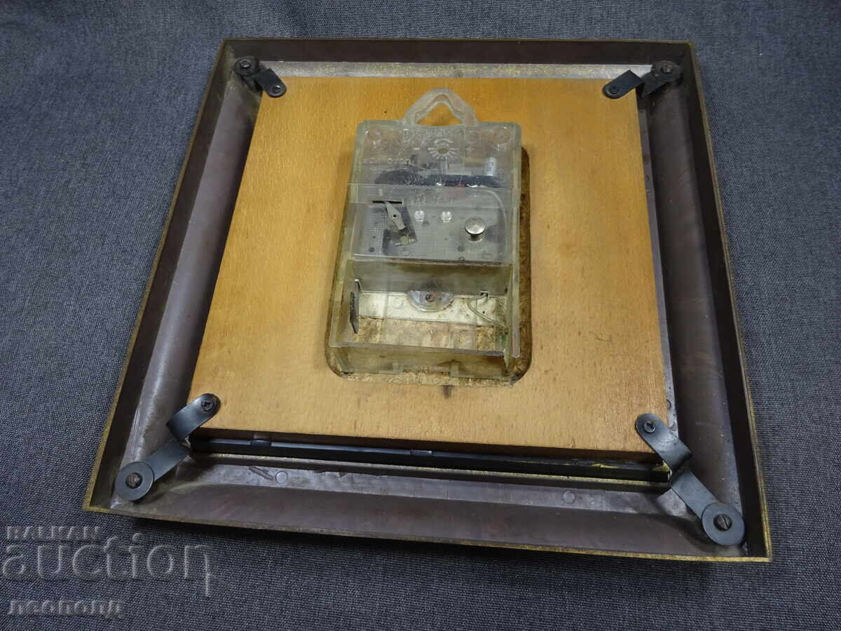 Livrarea Ceas de perete electromechanical retro BZC STAR MAYAK Livrarea Ceas de perete electromechanical retro BZC STAR MAYAK