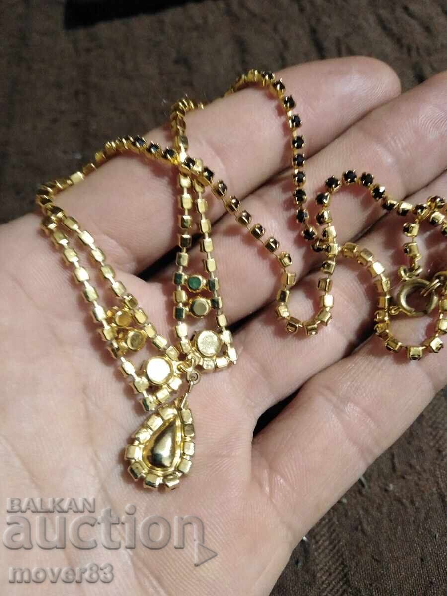 Доставка на Винтидж колие.