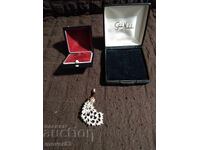 Broșă vintage "păun" + cutii de bijuterii