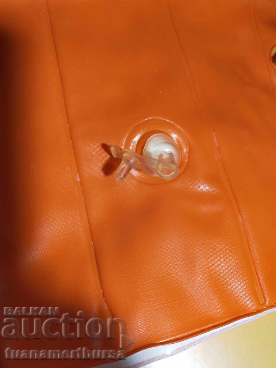 Ρετρό κλασική πορτοκαλί σωσίβιο με τιμή € 14.00 | 27.38 BGN