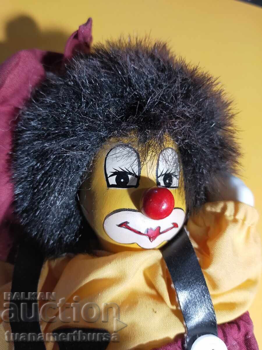 κλόουν με τιμή € 10.00 | 19.56 BGN