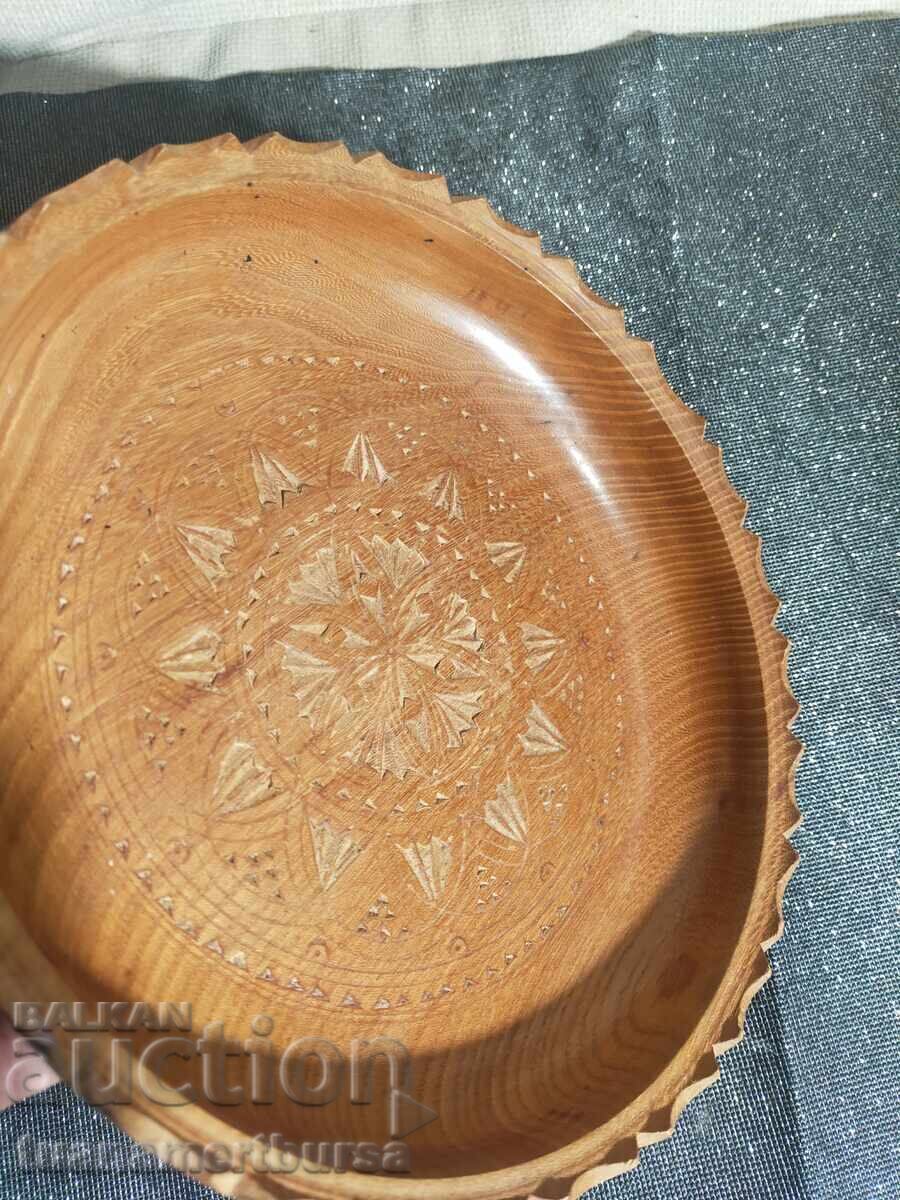 Auction  Wooden decorative plate