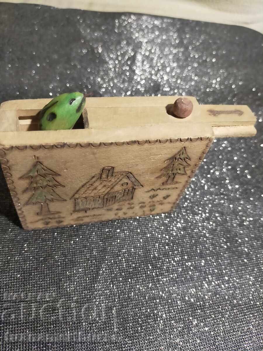 Licitație Joc de șerpi în cutie de lemn