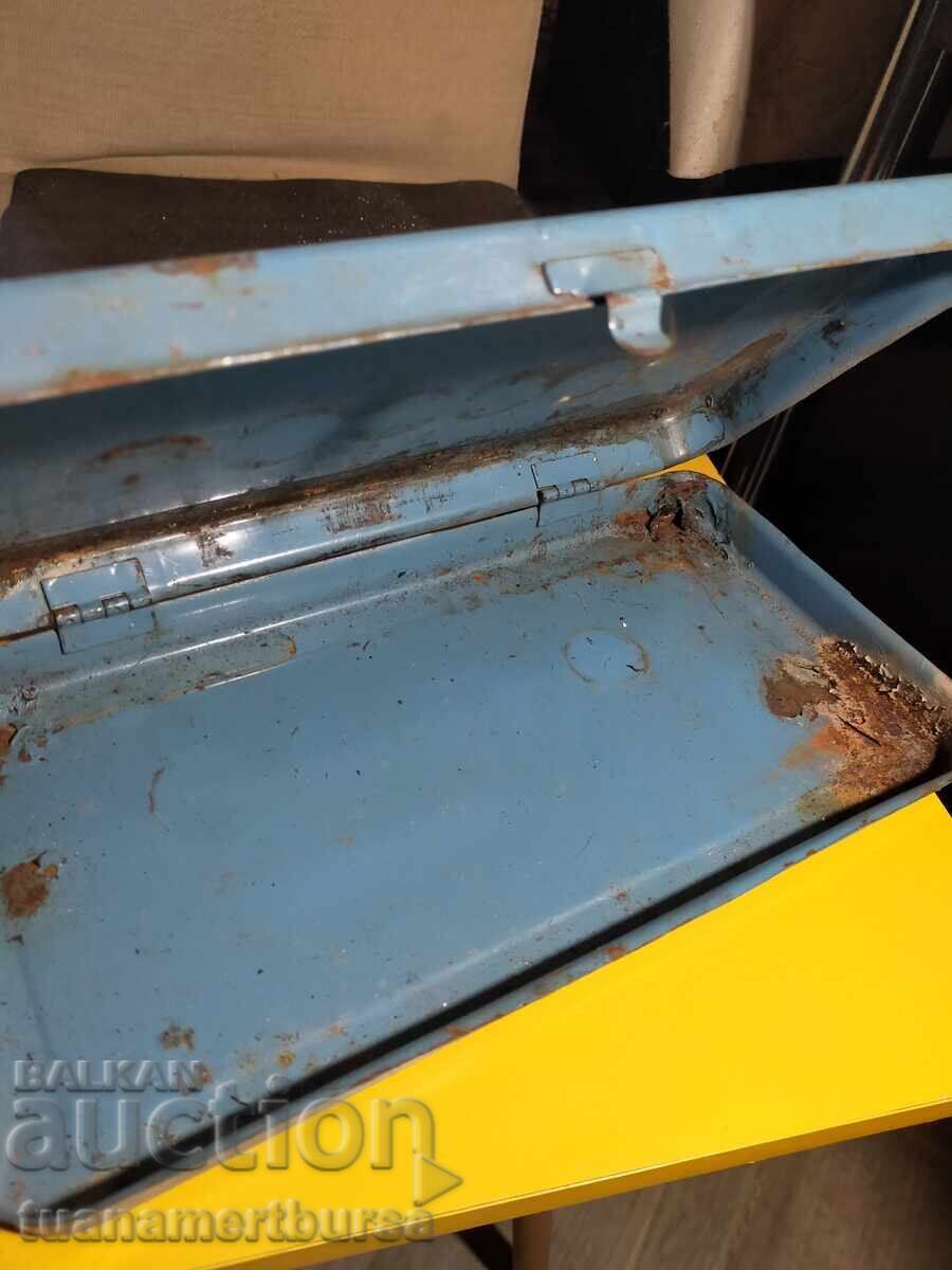 Blue retro metal box - 6