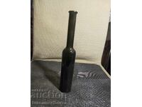 дълга тънка бутилка