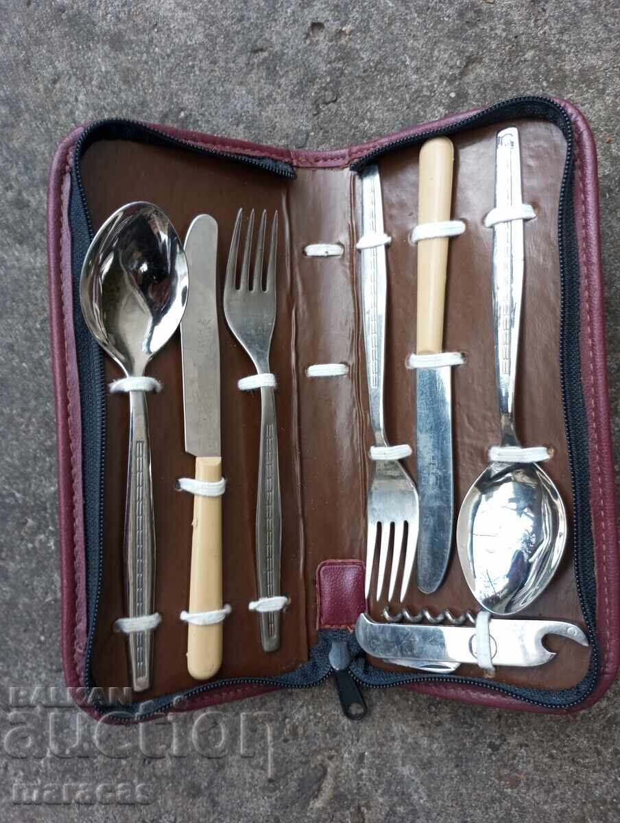 Διπλό σετ μαχαιροπίρουνων ταξιδίου Διπλό σετ μαχαιροπίρουνων ταξιδίου