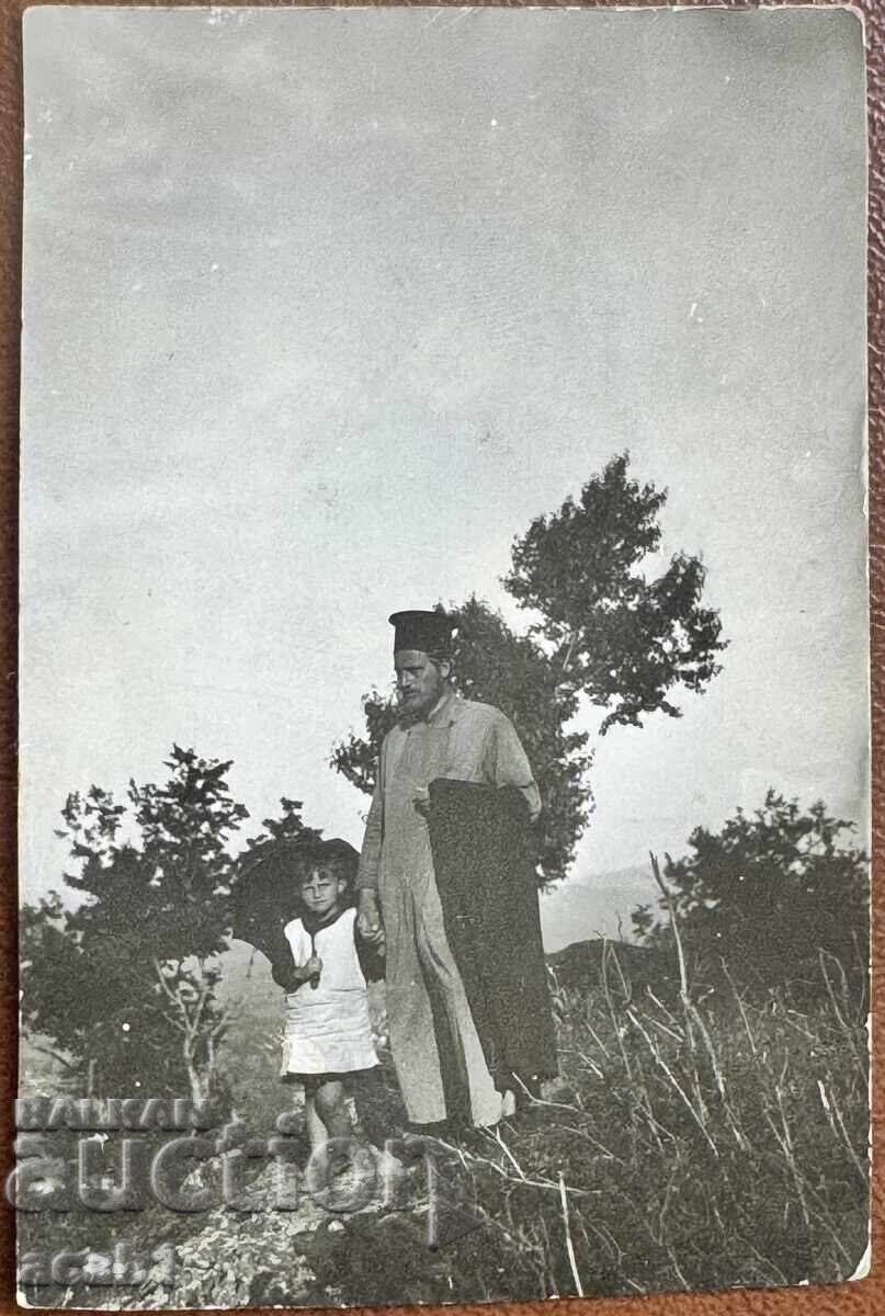 Свещеник със синът му