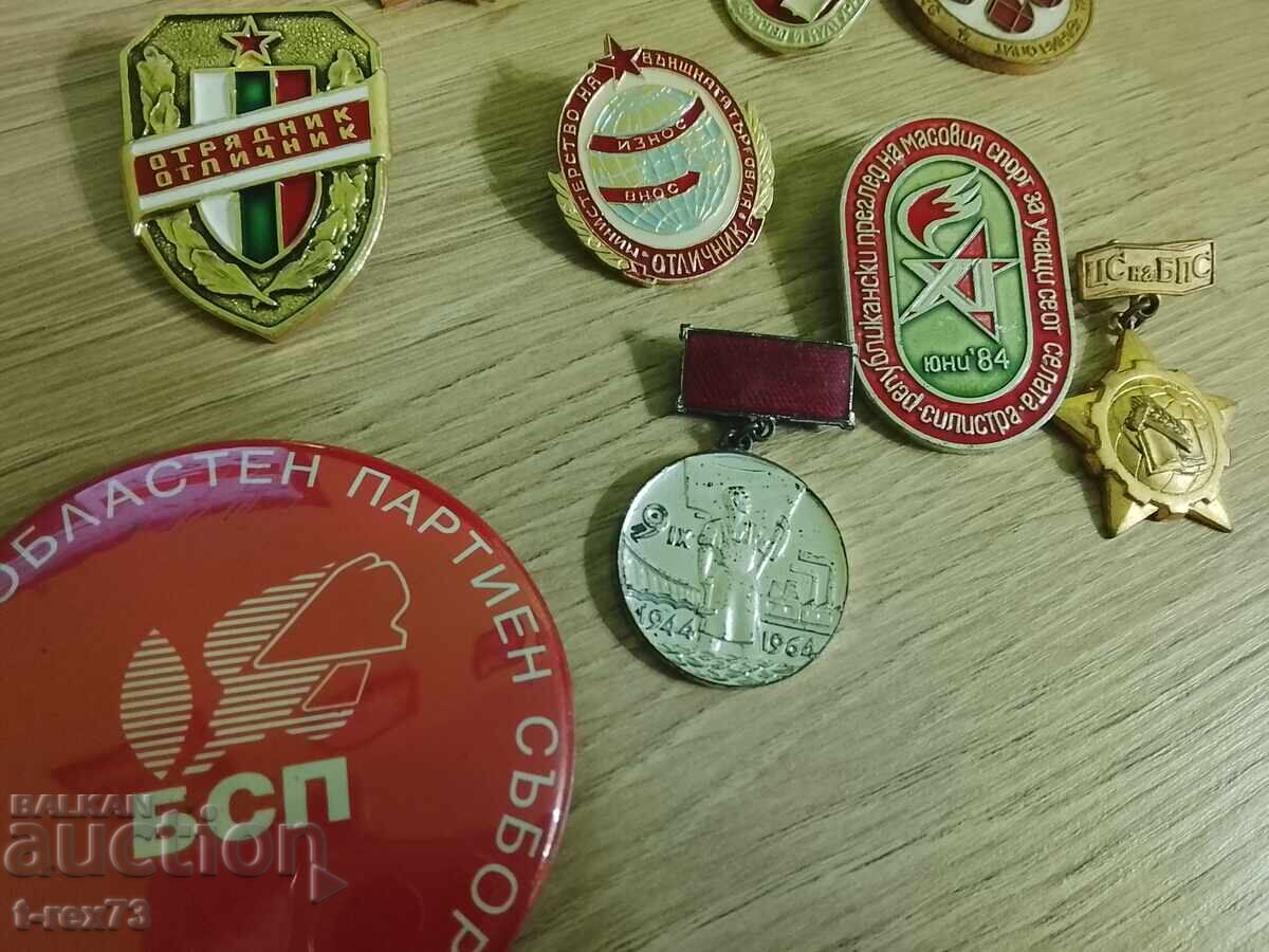 Licitație Lot de insigne și medalii - preț de top Licitație Lot de insigne și medalii - preț de top