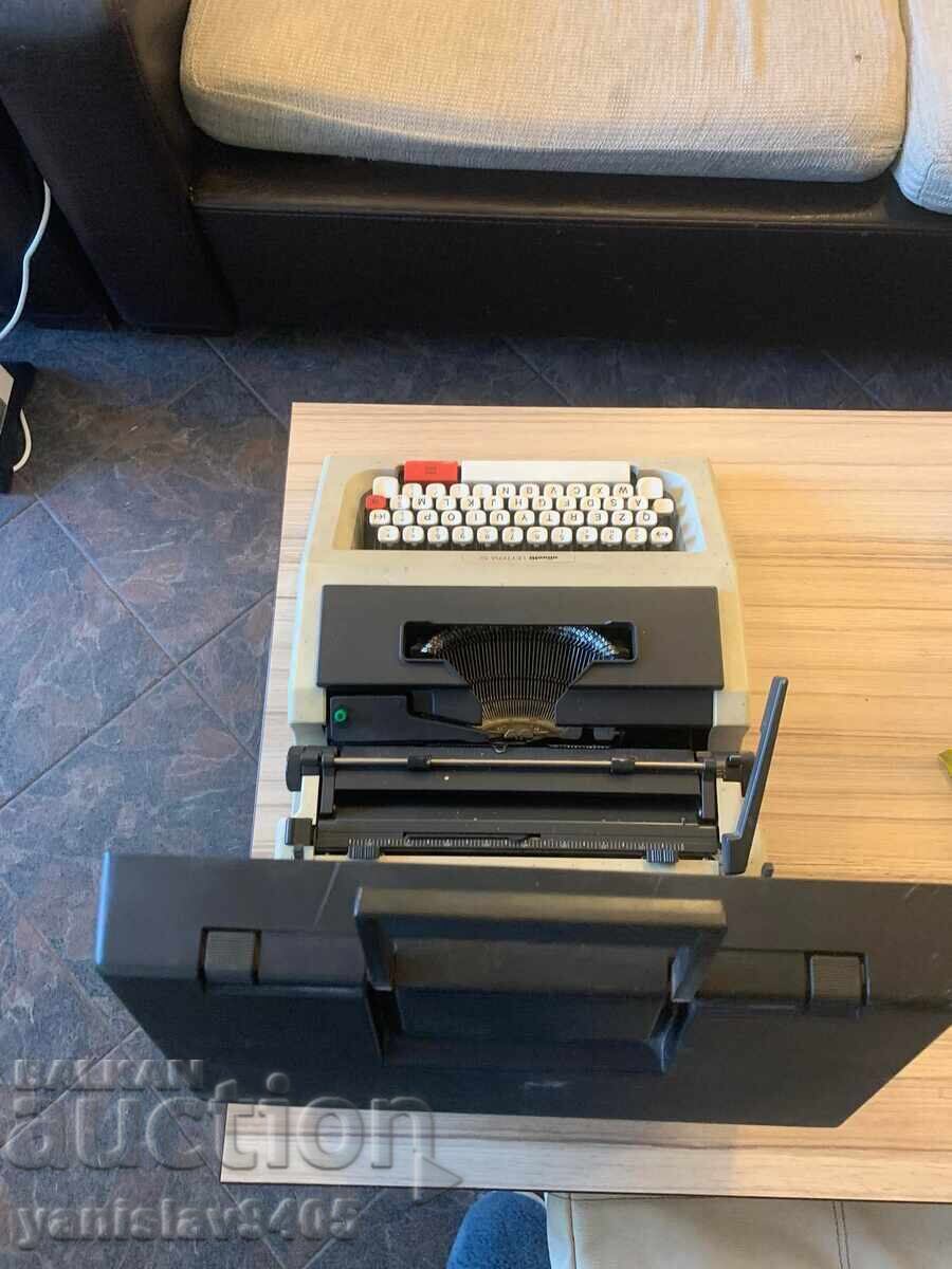 Livrarea Mașină de scris OLIVETTI LETTERA 52