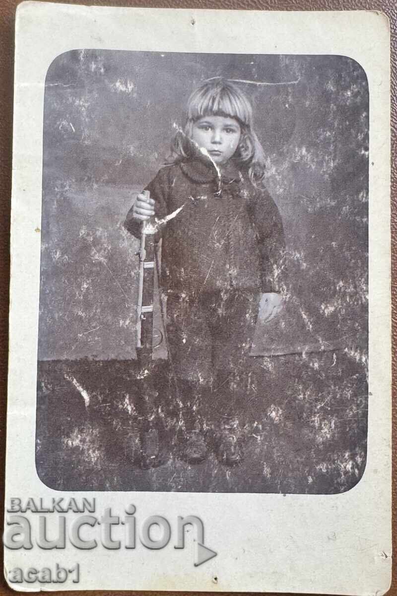 Copil cu pușcă 1913 cu preț € 9.99 | 19.54 BGN