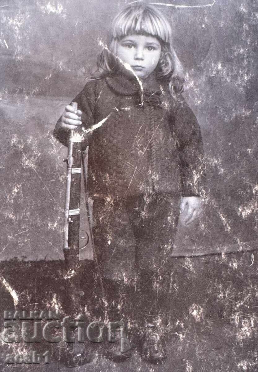 Copil cu pușcă 1913