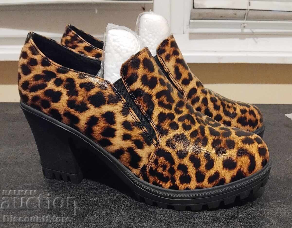 Women's shoes size 42