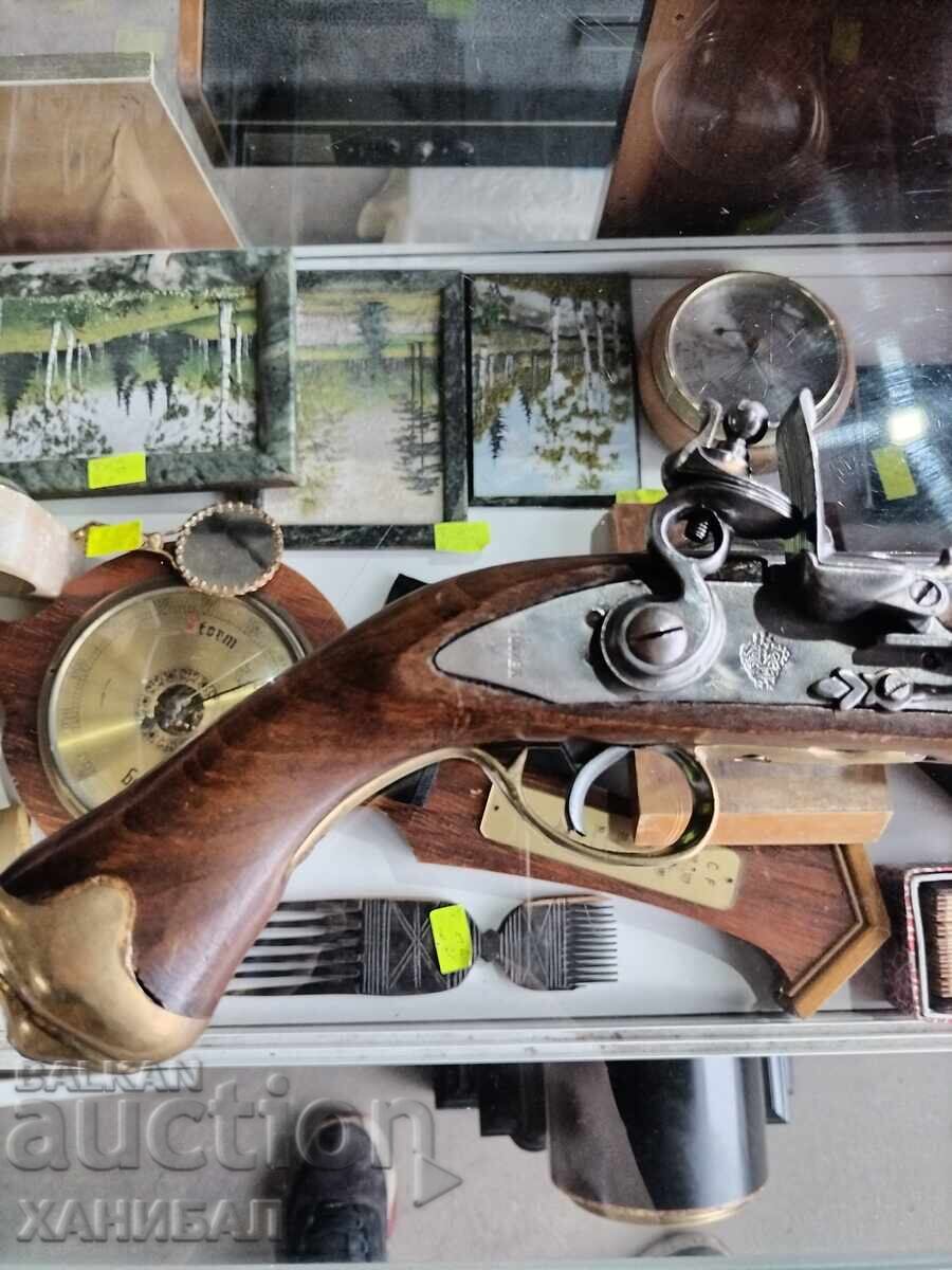 ΚΡΕΜΕΝ ΠΙΣΤΟΛΙ με τιμή € 300.00 | 586.75 BGN