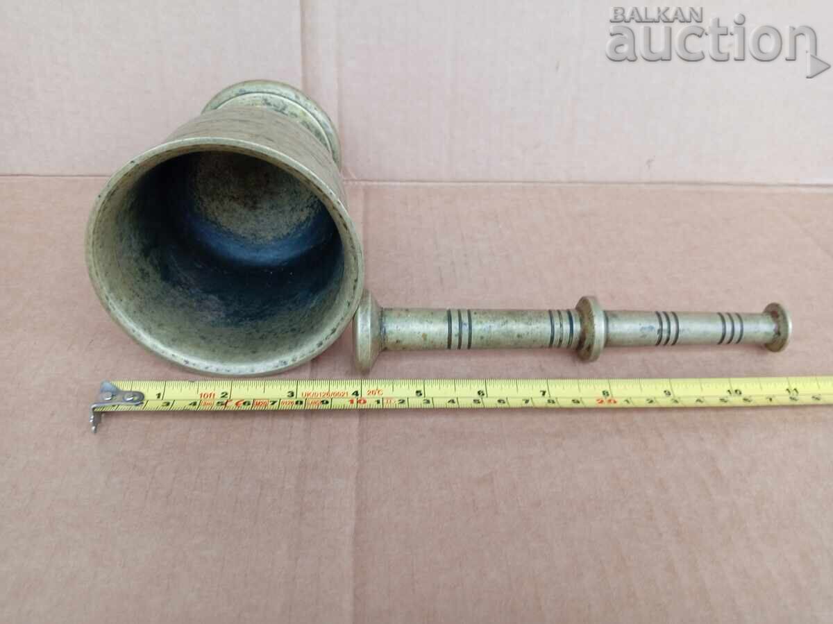 Livrarea Mortar și pistil din bronz antic