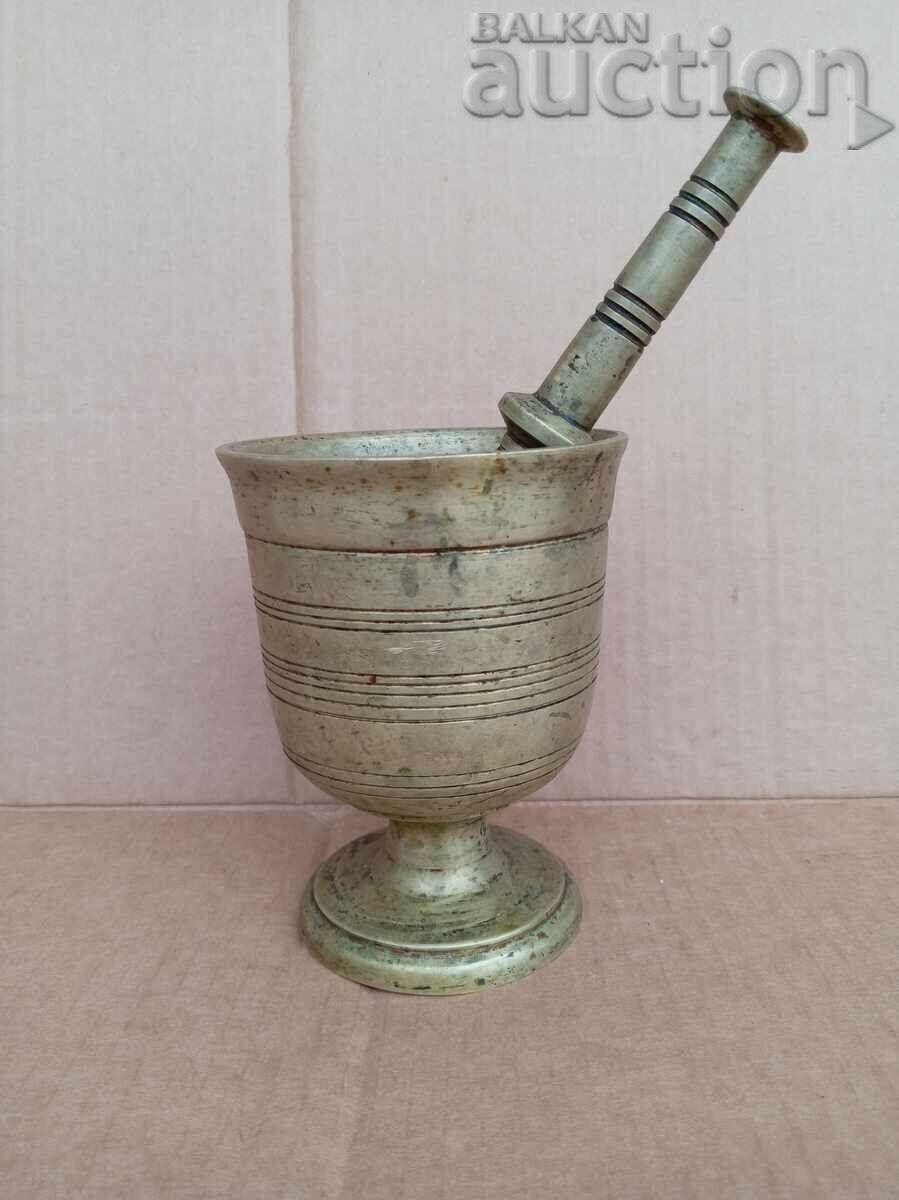 Mortar și pistil din bronz antic