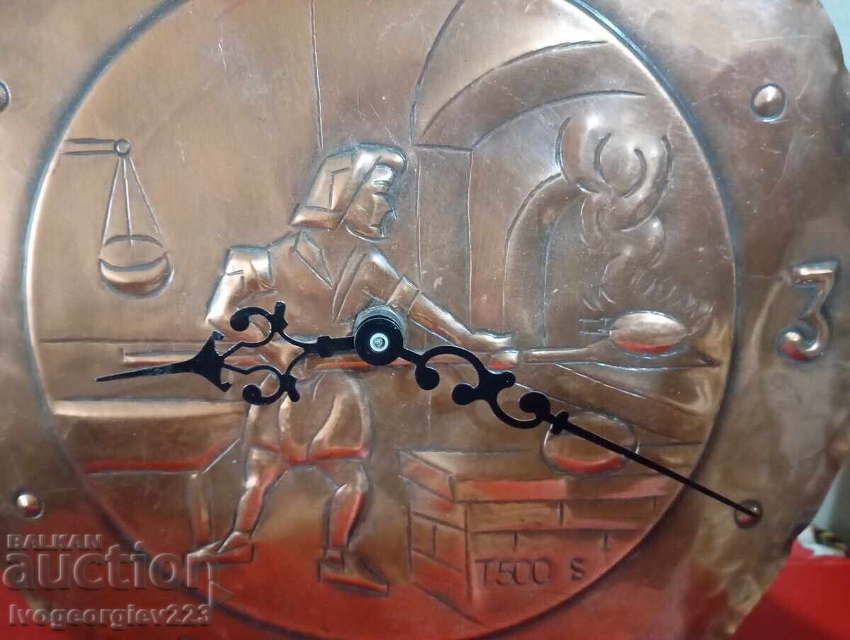 Αντίκα επιτοίχιο ρολόι με τιμή € 21.00 | 41.07 BGN