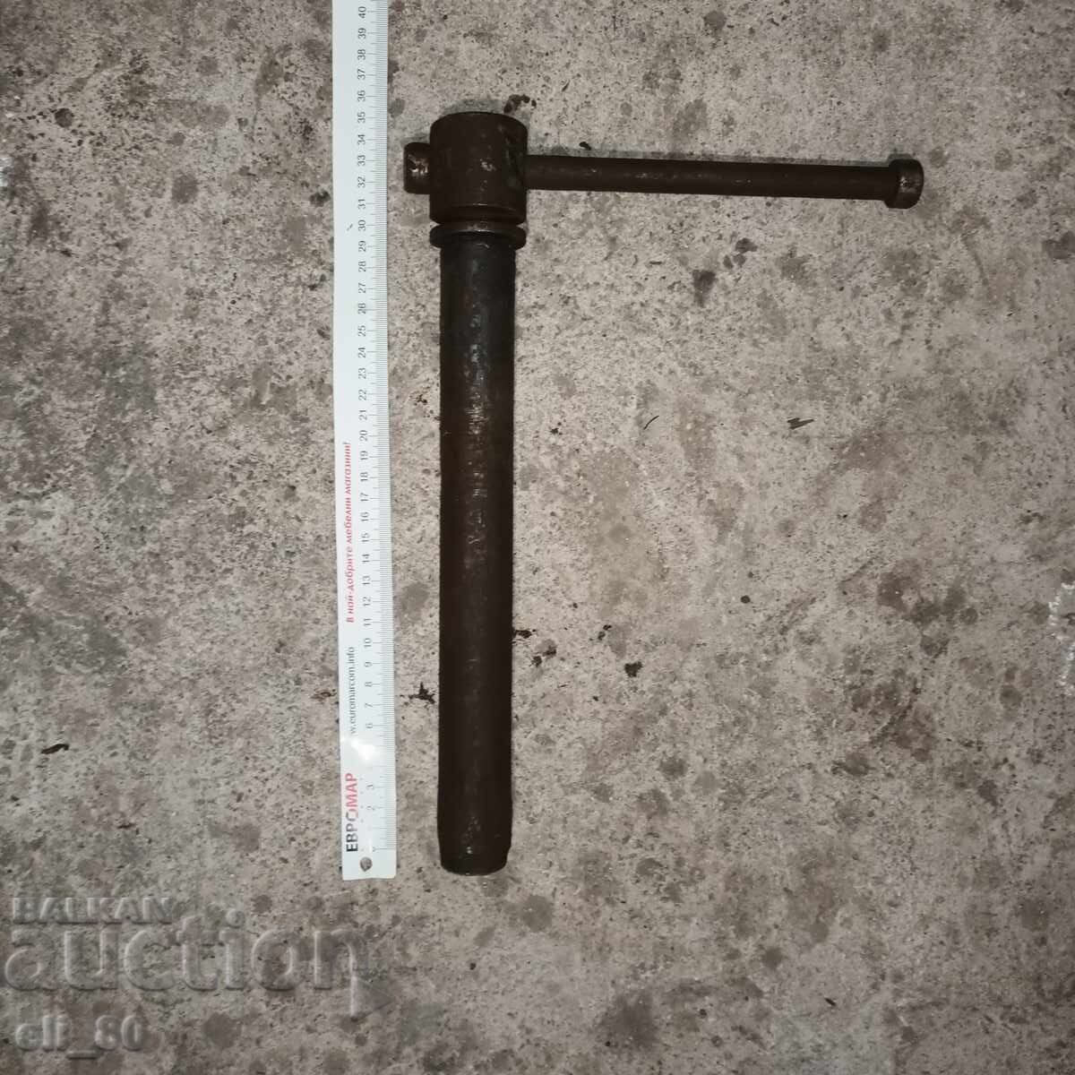 Licitație șurub pentru menghină mare bulgărească