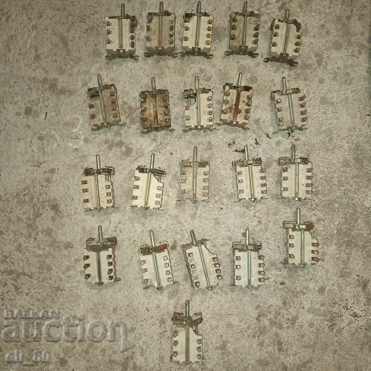 Licitație lot mare de chei pentru aragaz