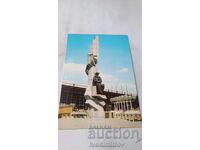 П К София Скулптурната фигура пред Централната гара 1986