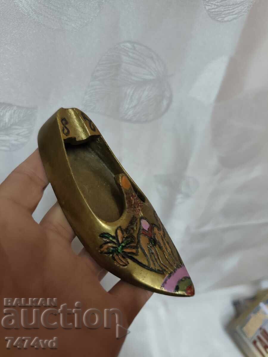 Παράδοση BRONZOV LOT PEPELNIK, OGLEDALO I OTVARACHKA RUL Παράδοση BRONZOV LOT PEPELNIK, OGLEDALO I OTVARACHKA RUL