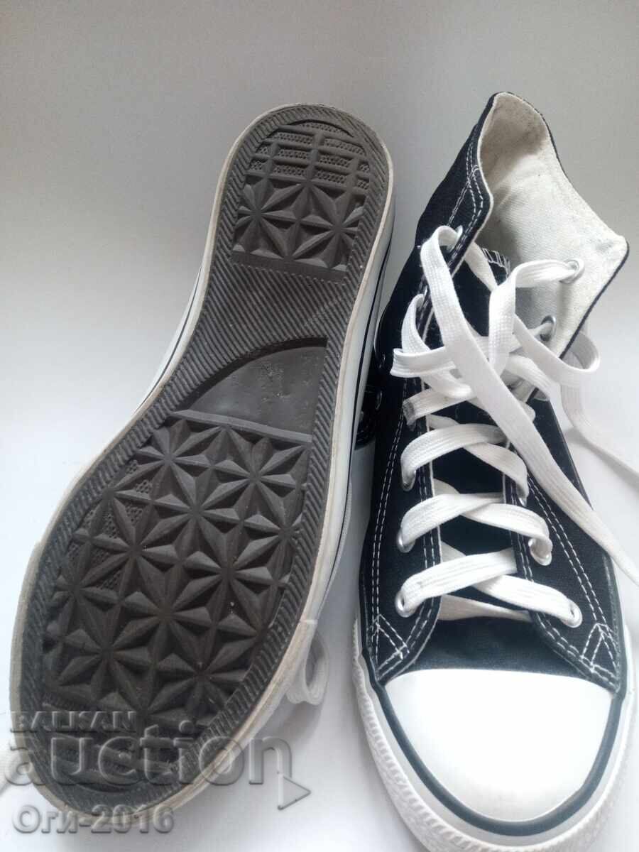 Adidași clasici înalți Grand Attack cu preț € 6.00 | 11.73 BGN Adidași clasici înalți Grand Attack cu preț € 6.00 | 11.73 BGN