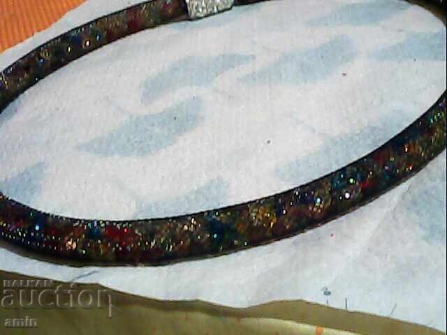 Delivery of Beautiful necklace, full of crystals