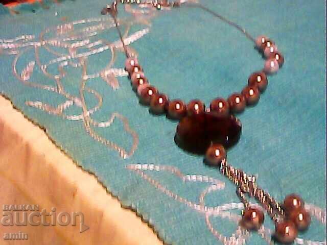 Frumos colier de perle chihlimbar