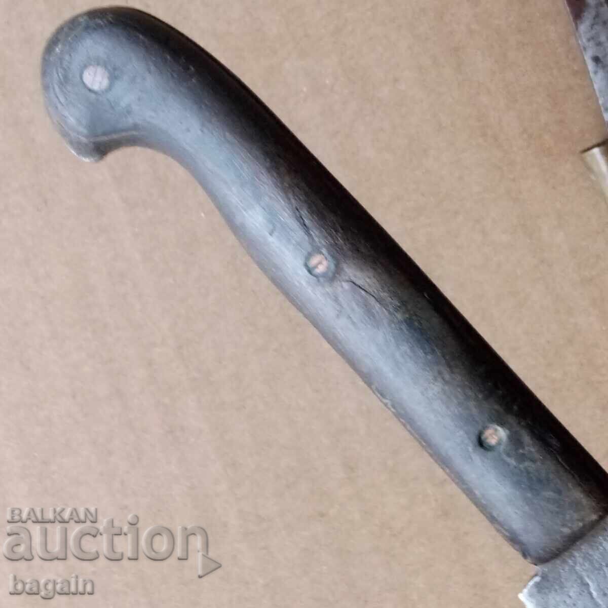 Licitație Brânză, cuțite bulgărești, pumnal