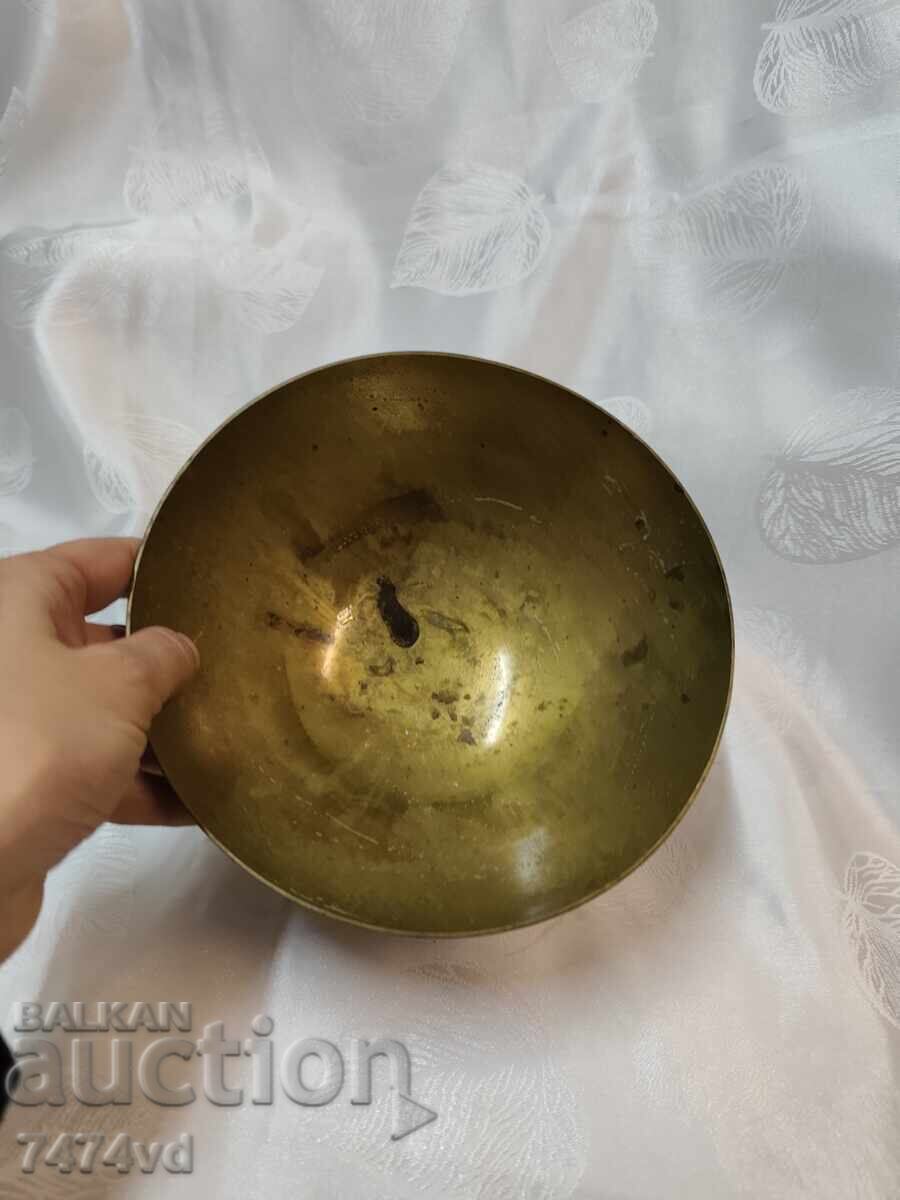 Παράδοση BRONZOVA KUPA S TSVETNI GRAVIRANI ORNAMENTI Παράδοση BRONZOVA KUPA S TSVETNI GRAVIRANI ORNAMENTI