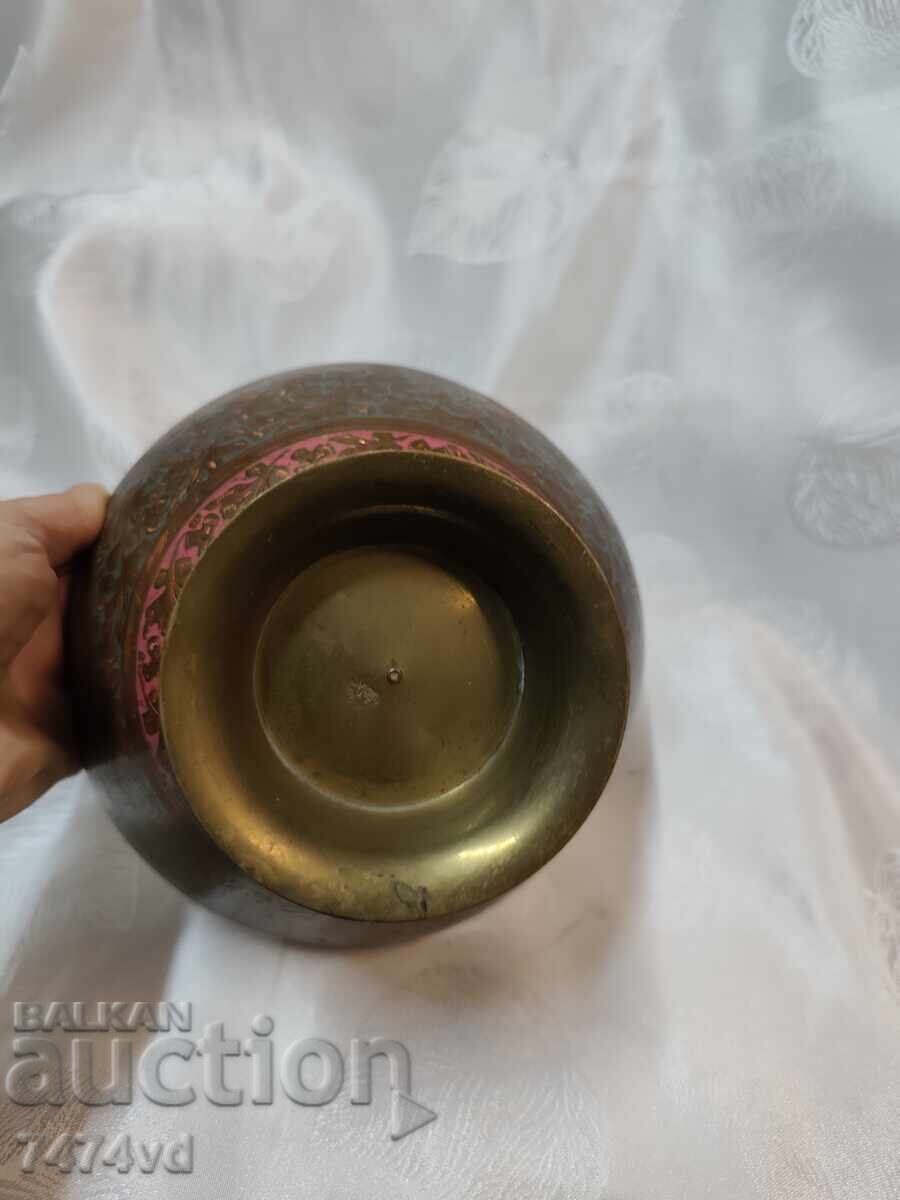 BRONZOVA KUPA S TSVETNI GRAVIRANI ORNAMENTI - 6 BRONZOVA KUPA S TSVETNI GRAVIRANI ORNAMENTI - 6