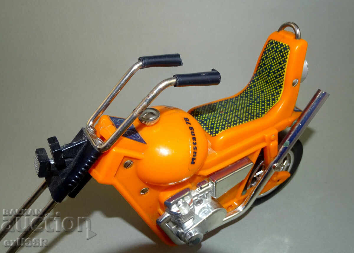 Рядък Голям Стар Полски мотоциклет чопър играчка 80те Полша с цена € 30.00 | 58.67 лв. Рядък Голям Стар Полски мотоциклет чопър играчка 80те Полша с цена € 30.00 | 58.67 лв.