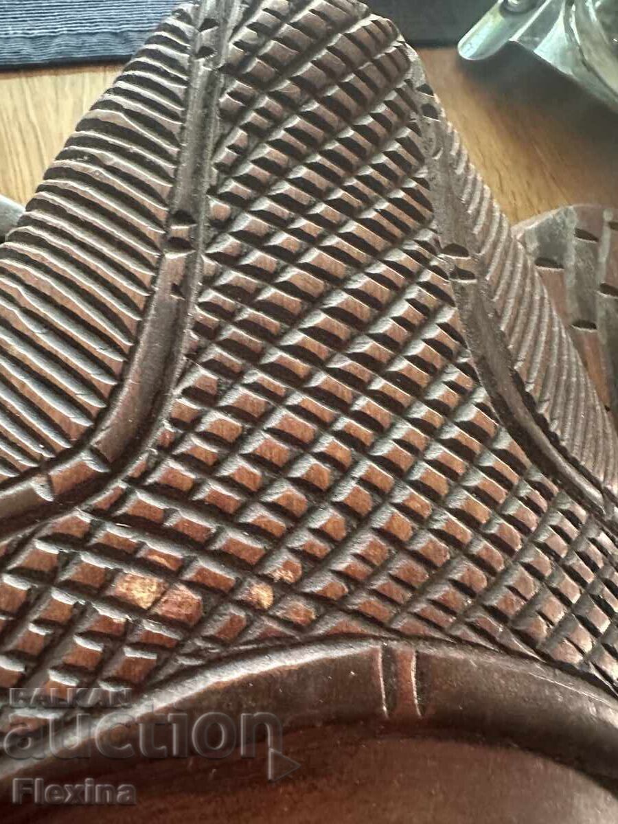 Auction  African mask