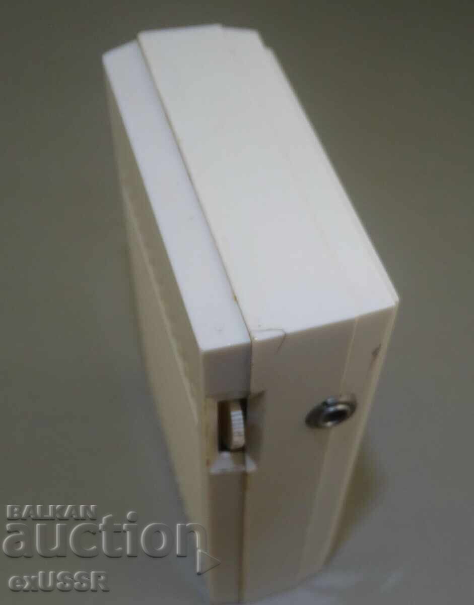 Доставка на Стар Японски Джобен транзистор радио ШАРП 60те години Доставка на Стар Японски Джобен транзистор радио ШАРП 60те години