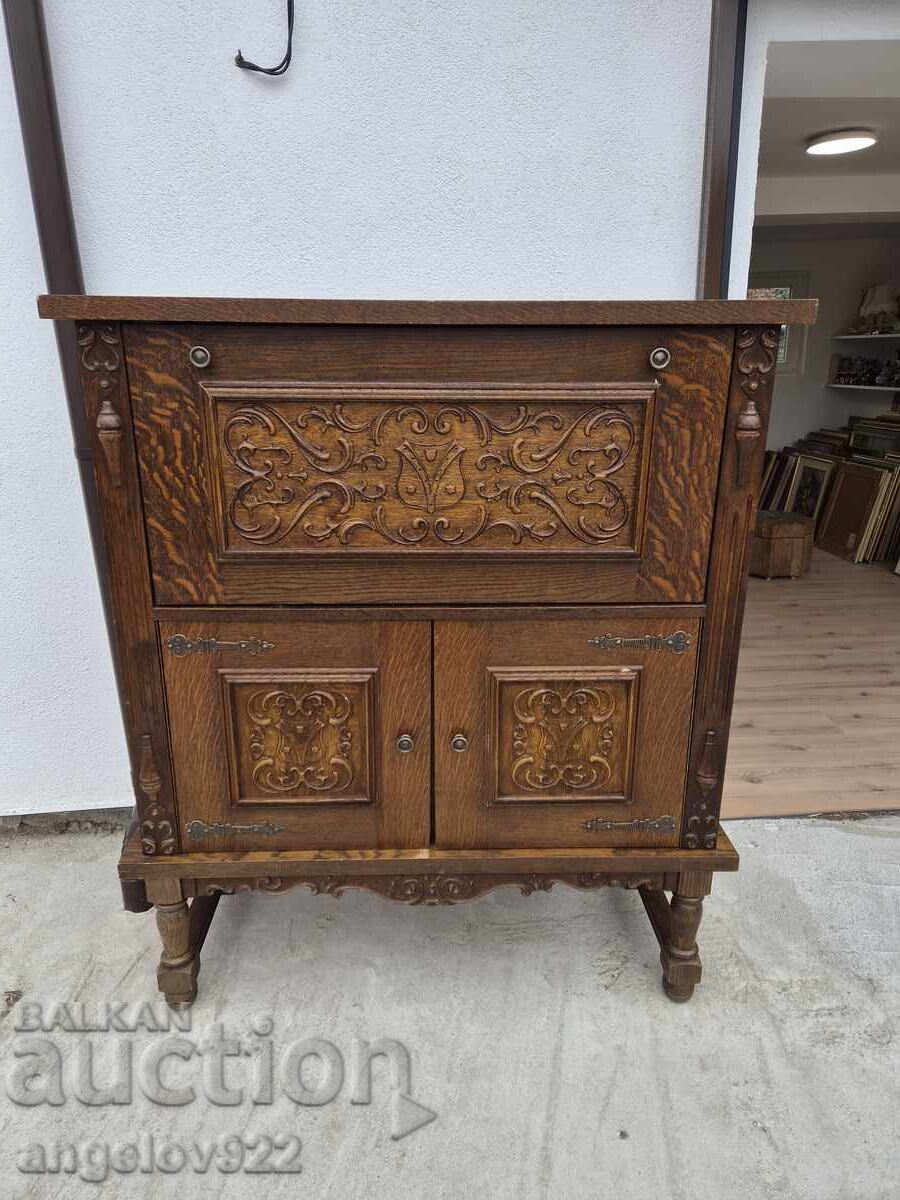 Large beautiful solid wood dresser!!!