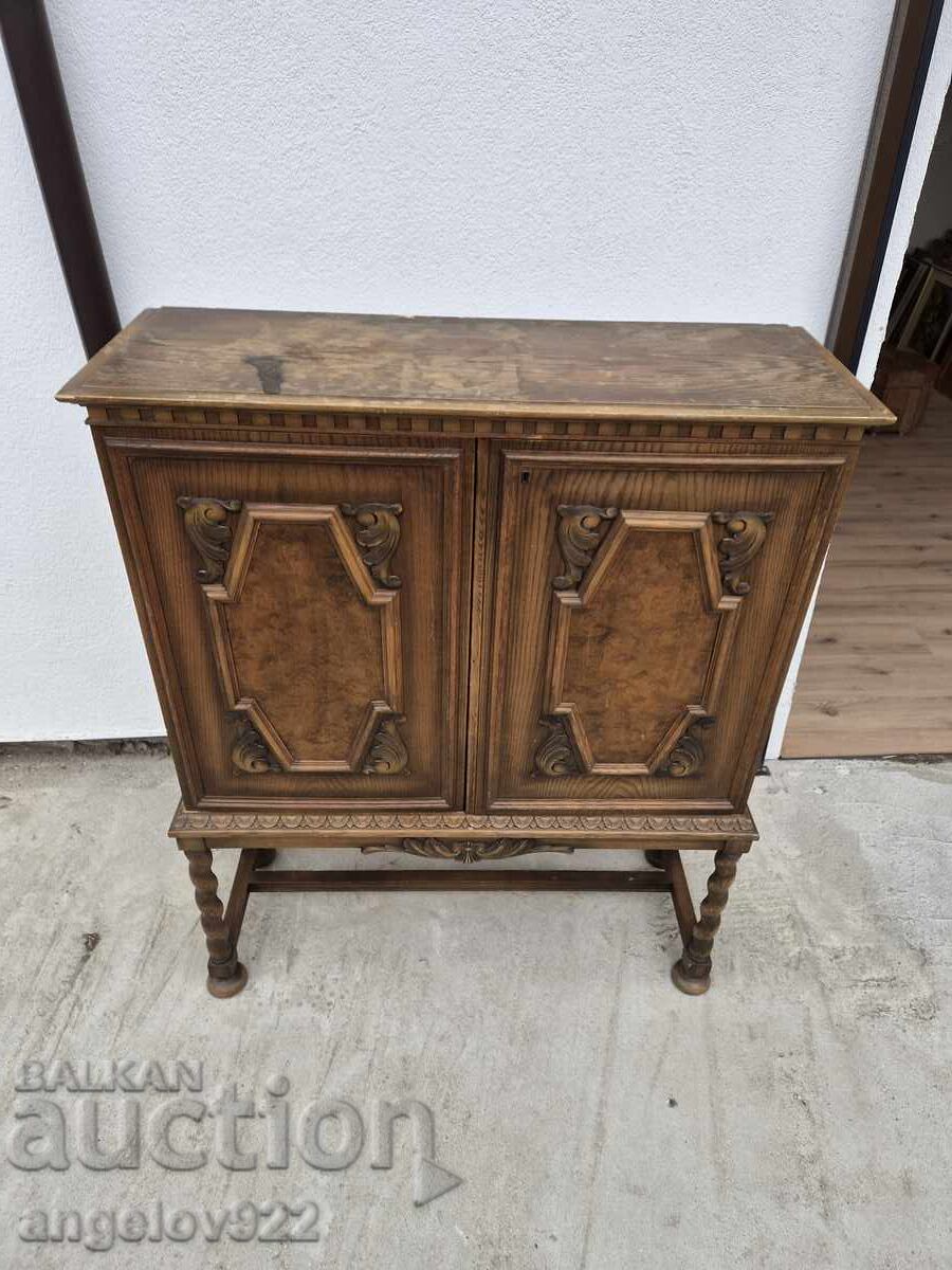 Δημοπρασία Όμορφη vintage ξύλινη συρταριέρα!!!