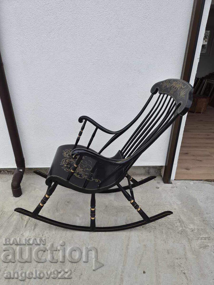 Доставка на Винтидж дървен люлеещ се стол масив!!!