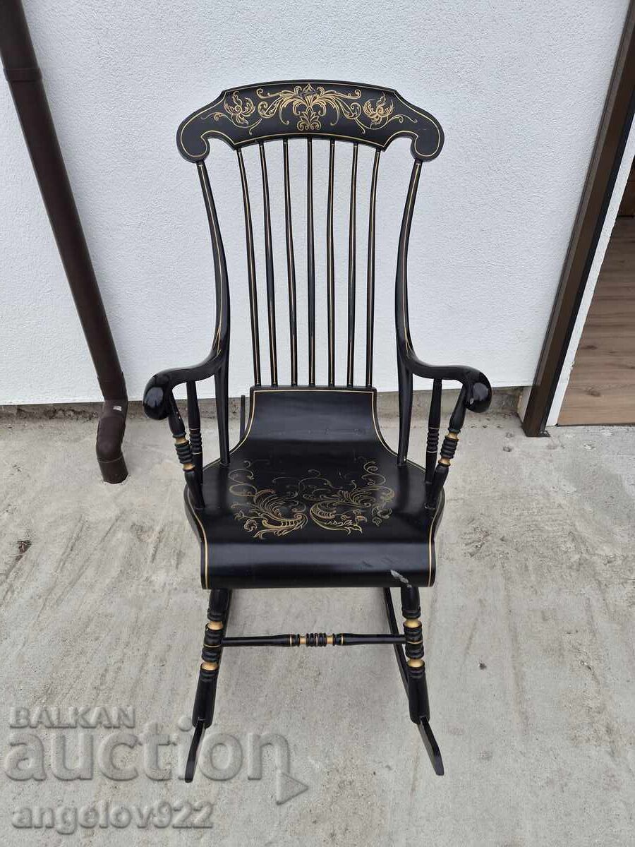 Винтидж дървен люлеещ се стол масив!!!