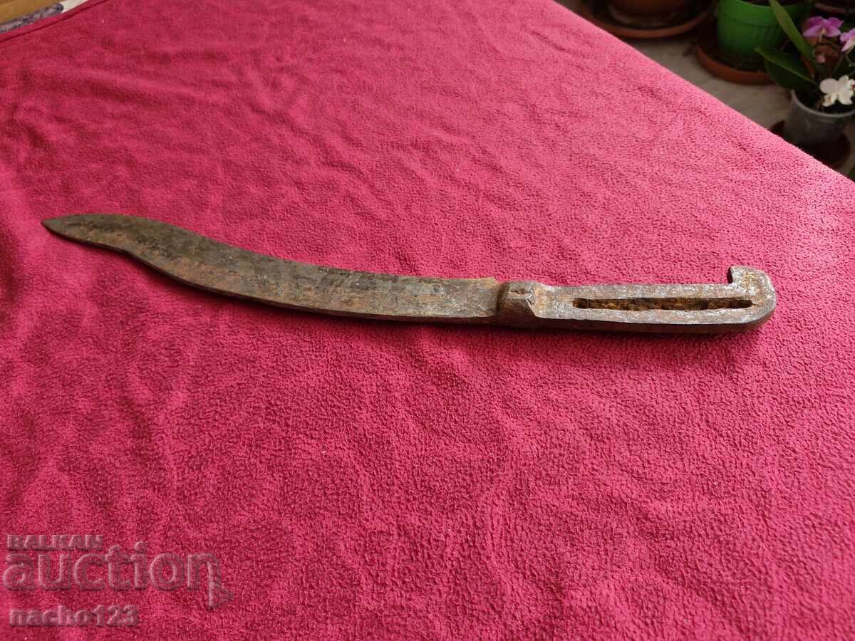 Vechi cuțit haiducesc forjat, iatagan, caraculeac cu preț € 45.00 | 88.01 BGN