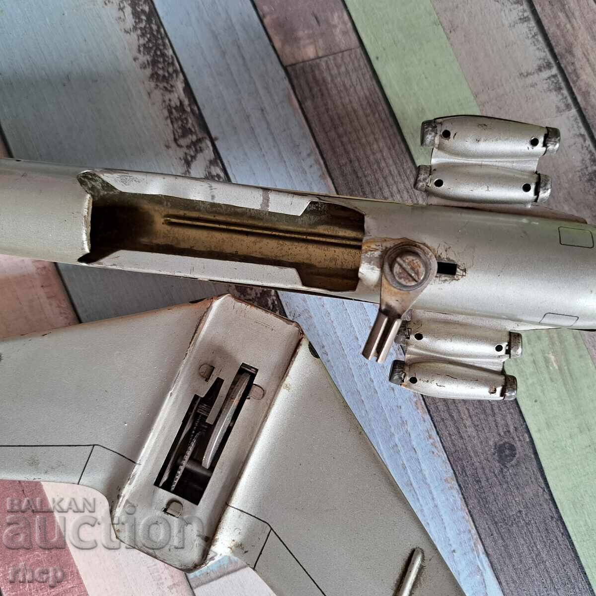 Il-62 staro sŭvet·sko lamarineno igrachko samolet SSSR - 7