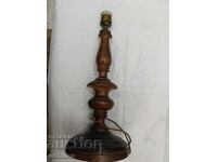 Lampa electrică din lemn