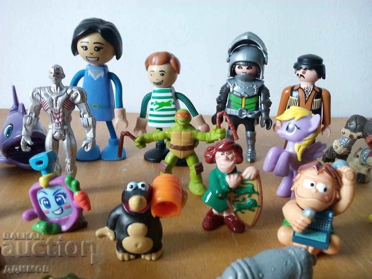 Доставка на 20 броя фигурки от Киндер сюрприз и други