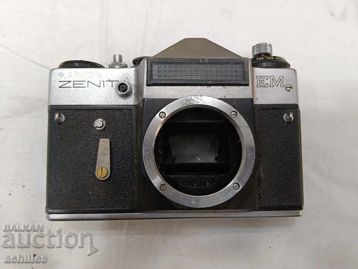 Работещ фотоапарат Зенит без обектив