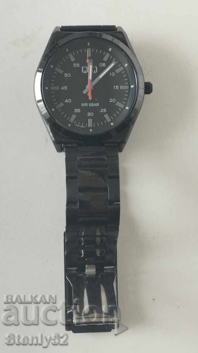 Δημοπρασία Ανδρικό ρολόι Q+Q χαλαζία, κομψό, με μεταλλικό μπρασελέ