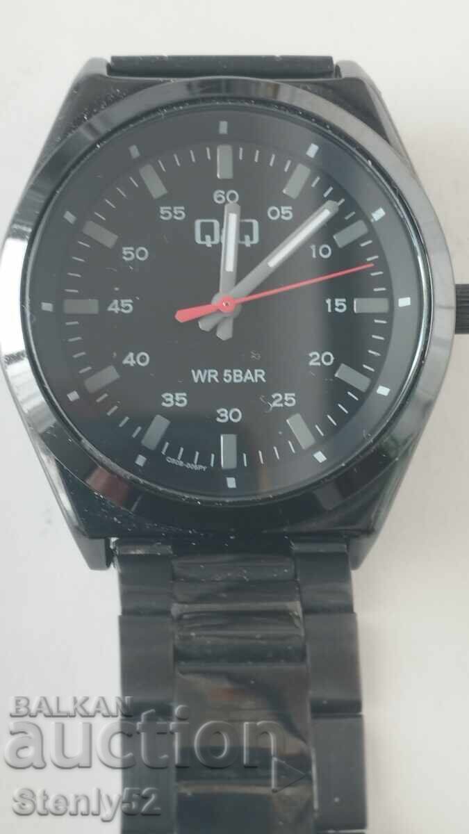 Ανδρικό ρολόι Q+Q χαλαζία, κομψό, με μεταλλικό μπρασελέ