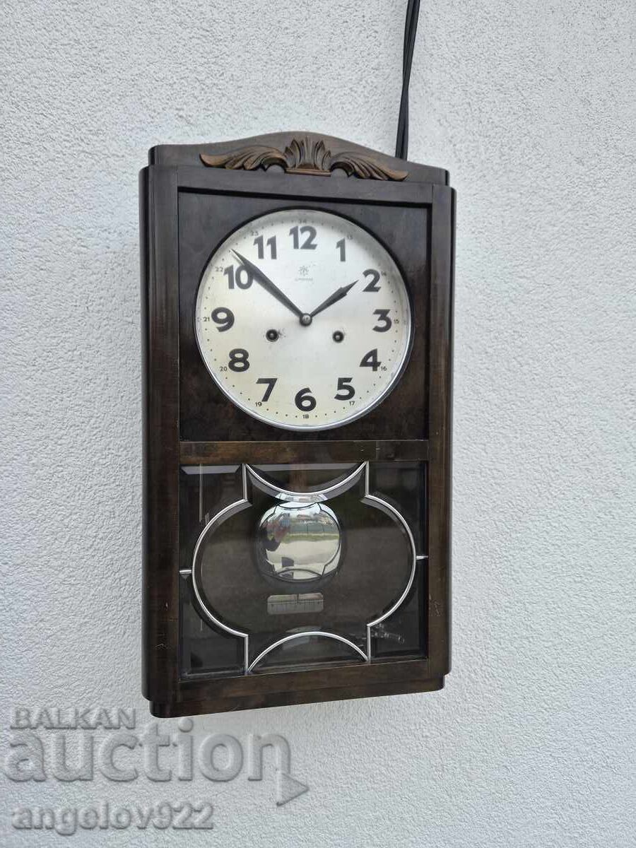 JUNGHANS Ceas German de Perete FUNCȚIONAT cu preț € 31.00 | 60.63 BGN