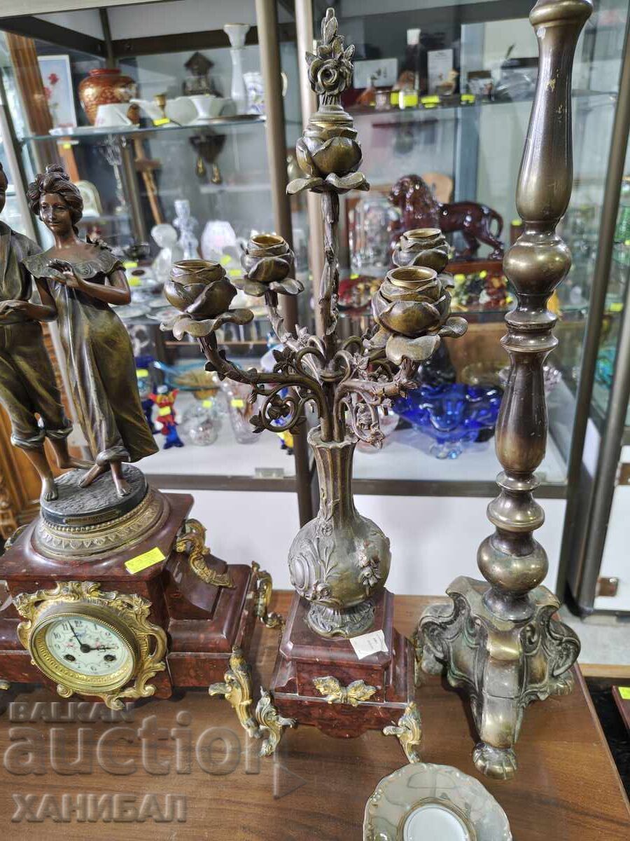 Licitație Ceas de masă cu figuri și doi sfeșnici Licitație Ceas de masă cu figuri și doi sfeșnici